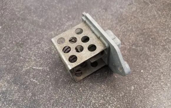 Coolant fan relay