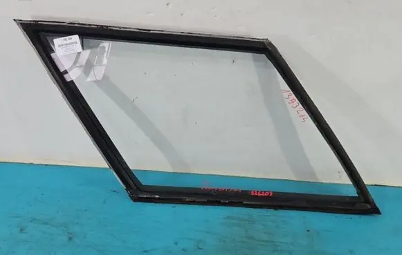 Peugeot 305 Rear side window IMPRK1393264