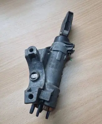 Volkswagen PASSAT B5 Ignition lock 4B0905851A