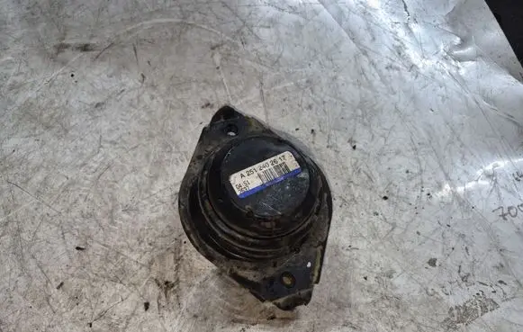 Mercedes-Benz R W251 Engine mount bracket A2512402617