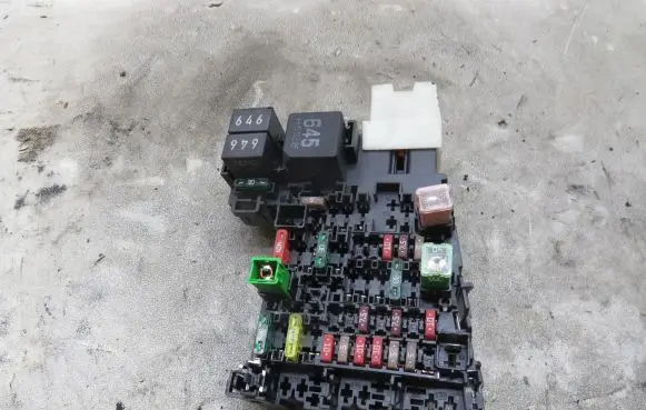 Volkswagen PASSAT B8 Fuse box set 5Q0937615C