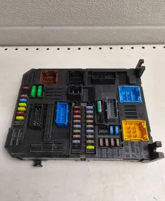 Renault Talisman Fuse module 9830813080