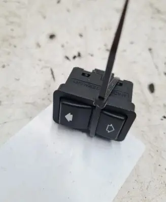 BMW 5 E39 Electric window control switch 8368974