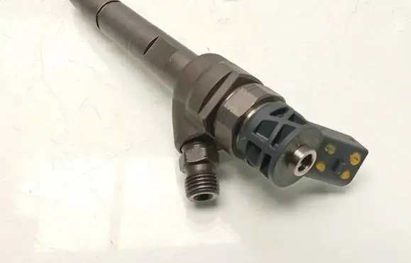 BMW 5 F10 F11 Fuel injector 7810702 0445110617