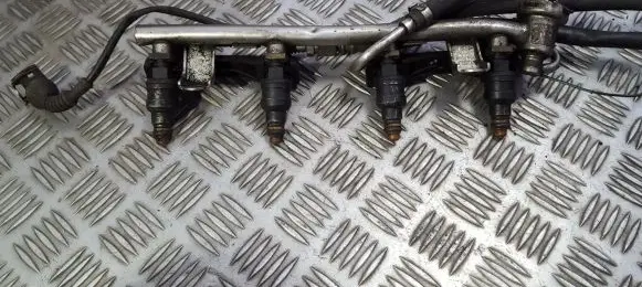 Volkswagen PASSAT B5 Fuel main line pipe 058133681