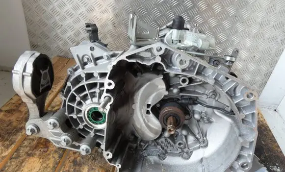 Jeep Renegade Manual 6 speed gearbox C63063001