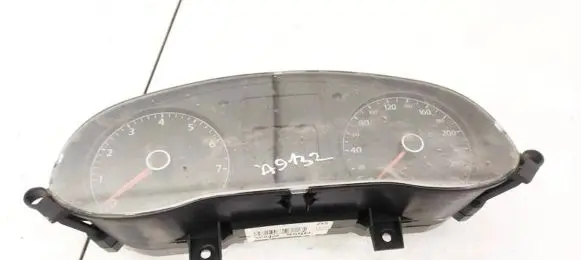 Volkswagen Jetta V Speedometer (instrument cluster) 5C6920950D A2C53410058