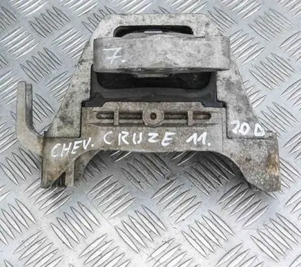 Chevrolet Cruze Engine mount bracket 2107732