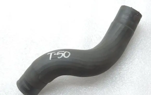 Toyota Auris 150 Engine coolant pipe/hose 165720R030