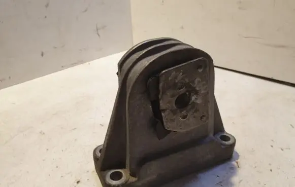 Volvo S60 Engine mount bracket 326C82