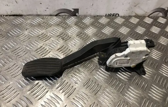 Volvo S60 Accelerator throttle pedal 30636005