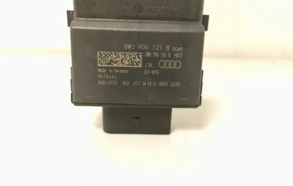 Audi A4 S4 B9 Fuel injection pump control unit/module 8W0906121B