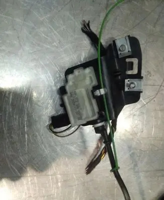 Fuel tank cap lock