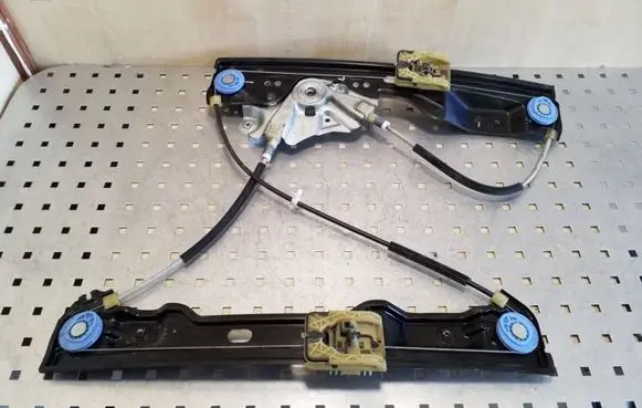 Opel Astra J Front window lifting mechanism without motor 13350759 915368103