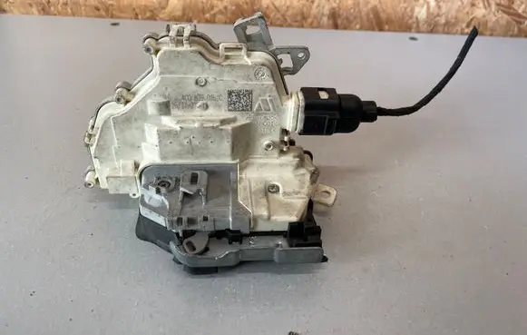 Audi A3 S3 8V Rear door lock 4G0839016C
