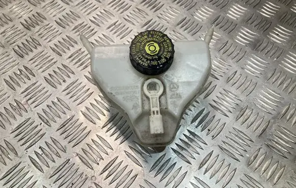 Mercedes-Benz C W205 Brake fluid reservoir A2054300002