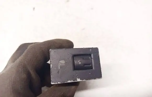 Volkswagen Touareg I Seat heating switch 7L6963569B 7L6963563A