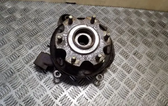 Mitsubishi Pajero Rear wheel hub