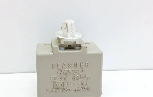 Toyota Avensis Verso Other relay 8198050030 0665004650