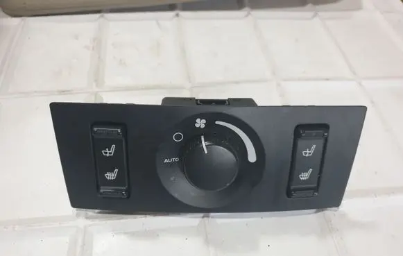 Chrysler Pacifica Climate control unit M23199I
