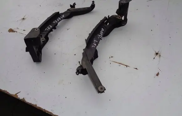 Audi A3 S3 8P Headlight/headlamp mounting bracket LIZG