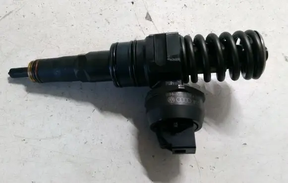 Skoda Octavia Mk1 (1U) Fuel injector 038130073AG 0414720215