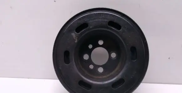 Volkswagen Golf IV Crankshaft pulley 06A105243E