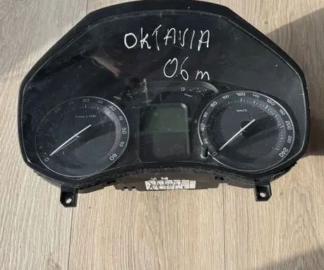 Skoda Octavia Mk2 (1Z) Speedometer (instrument cluster) 1Z0920812H VD1012866 A2C53301869