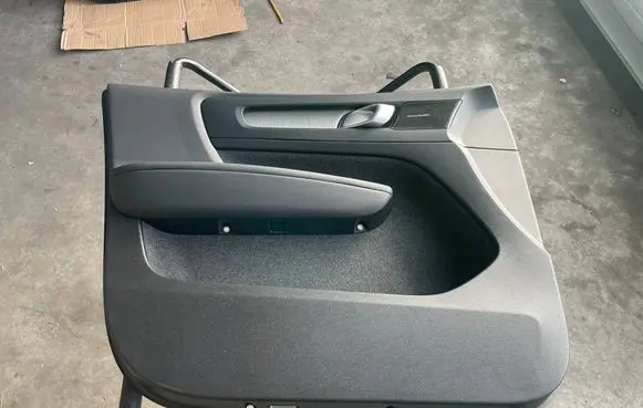 Volvo XC40 Front door card panel trim 