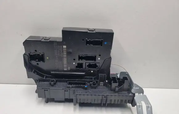 Mercedes-Benz C W204 SAM control unit A2049060105 2049060105 5DK00922589