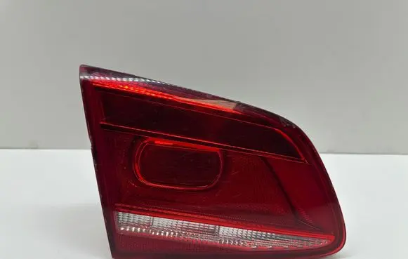 Volkswagen PASSAT B7 Tailgate rear/tail lights