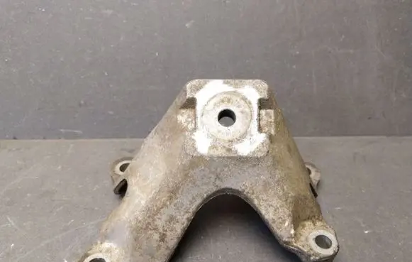 Audi A6 S6 C6 4F Engine mounting bracket 4F0199307M
