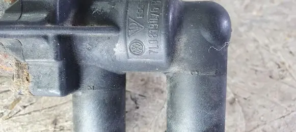 Volkswagen Transporter - Caravelle T5 Coolant heater control valve 7L0819076