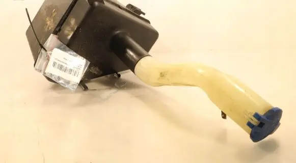 KIA Sportage Windshield washer fluid reservoir/tank 986101F001