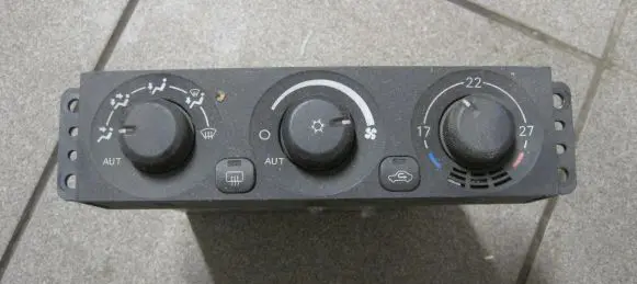 Mitsubishi Montero Climate control unit MR500648