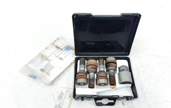 Audi Q7 4L Anti-theft wheel nuts and lock 4L0071455