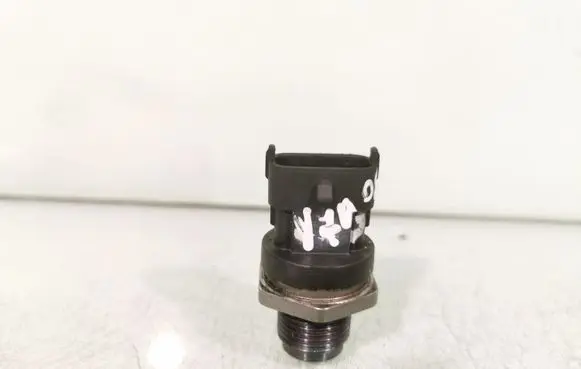 Fuel pressure sensor