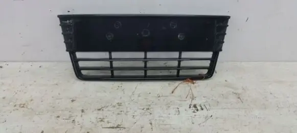Ford Focus Front bumper lower grill BM5117K945E