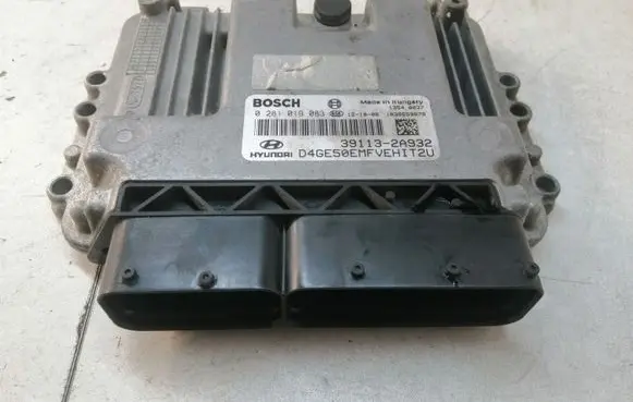 Hyundai i30 Engine control unit/module 391132A932 0281019083 1039S59678