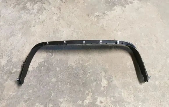 Dodge Durango (B) pillar trim (bottom) I00987010BLR