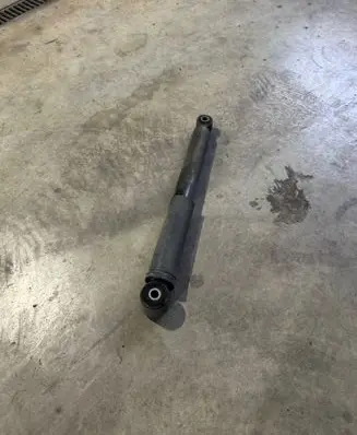Nissan NV300 Rear shock absorber/damper 562109697R