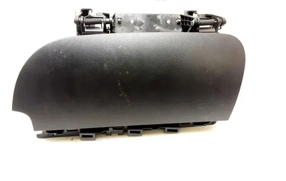 Chrysler Town & Country V Glove box L0206419