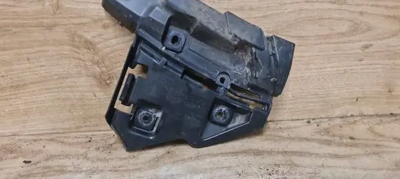 Volvo C30 Fender mounting bracket 31214884