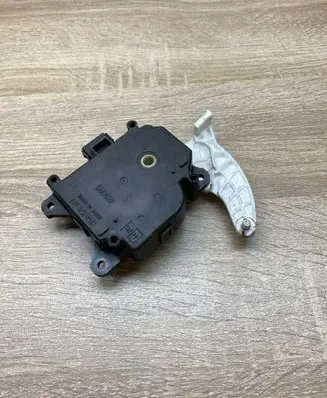 Toyota Prius (XW30) Air flap motor/actuator 0638000181