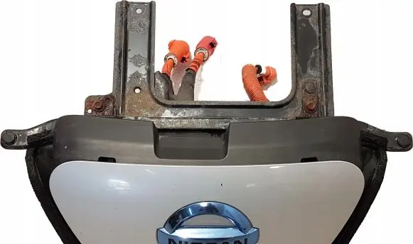 Nissan Leaf I (ZE0) Electric car charge socket 