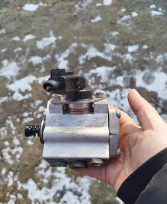 Audi A3 S3 8P Fuel injection high pressure pump 06D127026J 0261520026