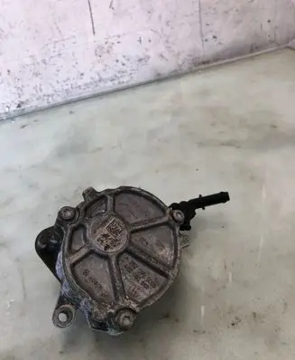 Nissan Qashqai J12 Vacuum pump A2820900005