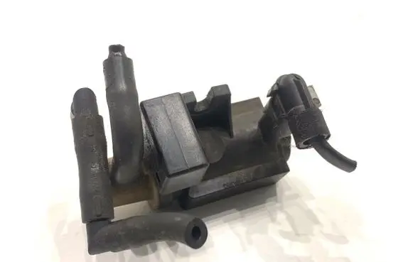 Mercedes-Benz A W176 Fuel pressure regulator A0101531328