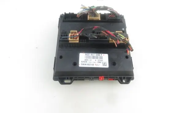Volkswagen Fox Central body control module 5WK4818 6Q2937049F