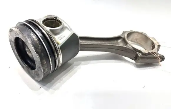 Volkswagen Golf VII Piston with connecting rod CLH